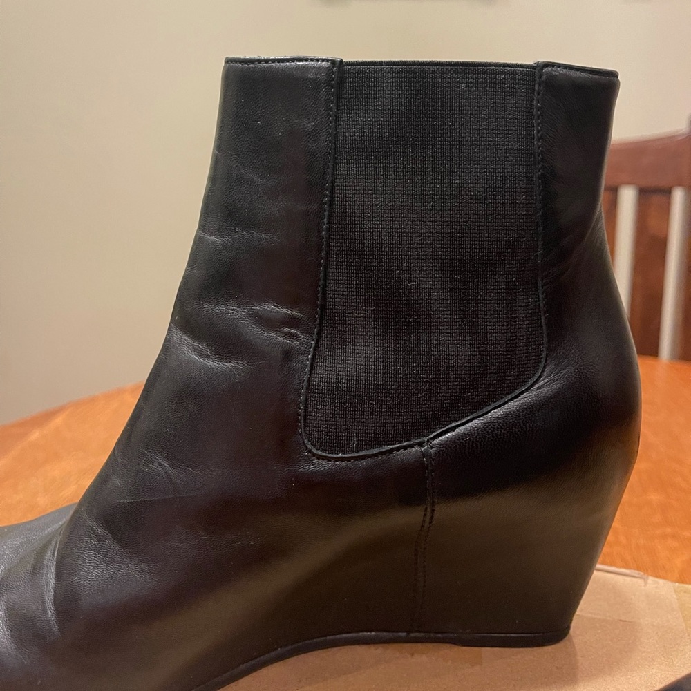 Stuart Weitzman Booties (In Great Condition) - image 5